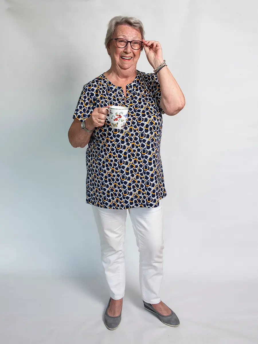 redactioneel portret dame met koffiekopje